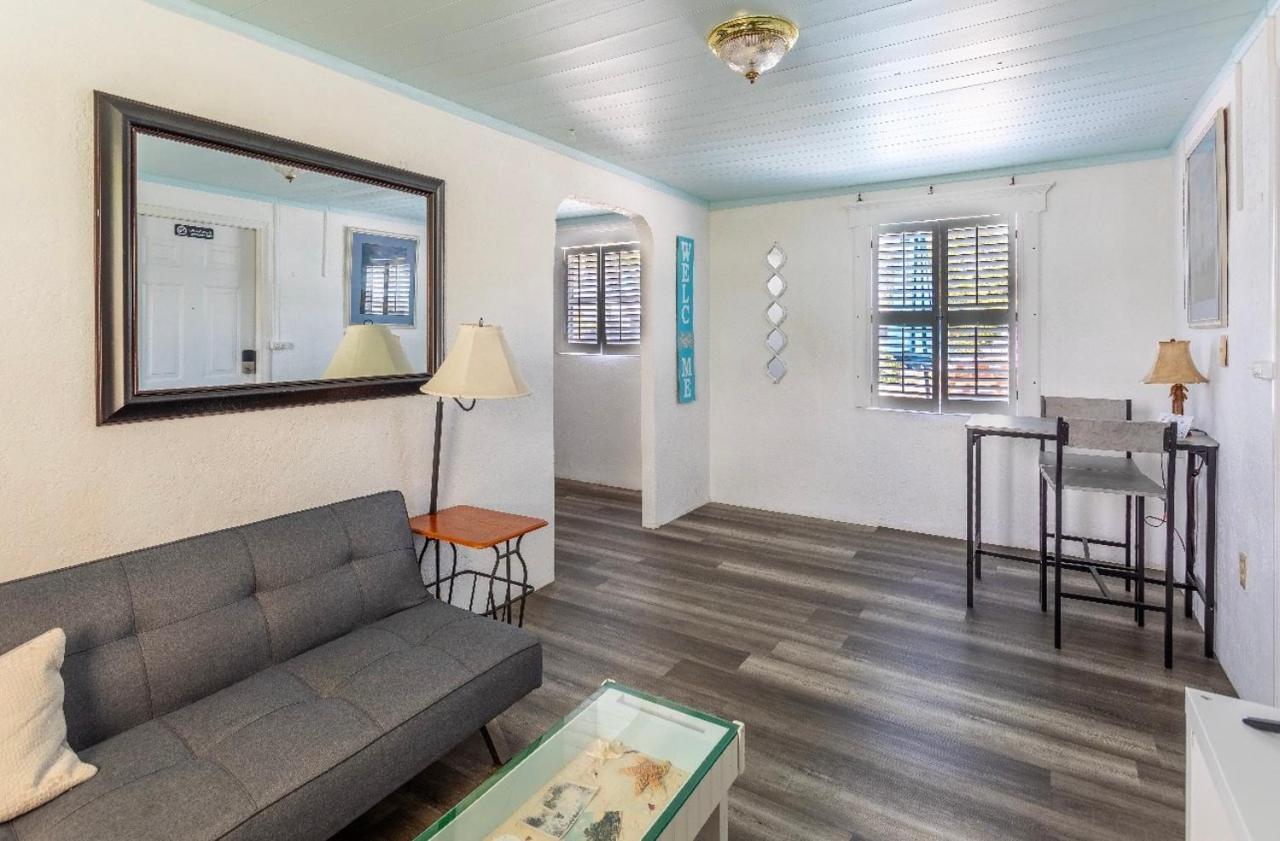 Bungalow 1 Minute From The Beach Suite #3 イングルウッド エクステリア 写真